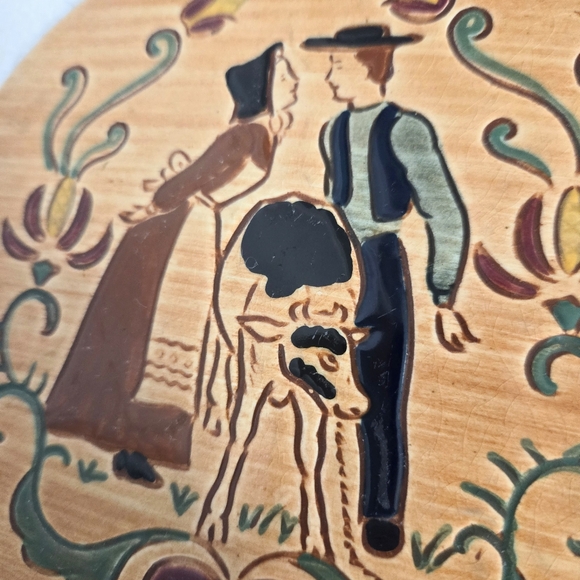 Vtg Pennsburg Pottery Trivet Amish Courting Couple Wall Plaque Cow - Picture 4 of 6